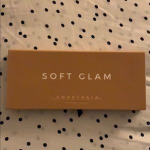 ABH Soft Glam palette